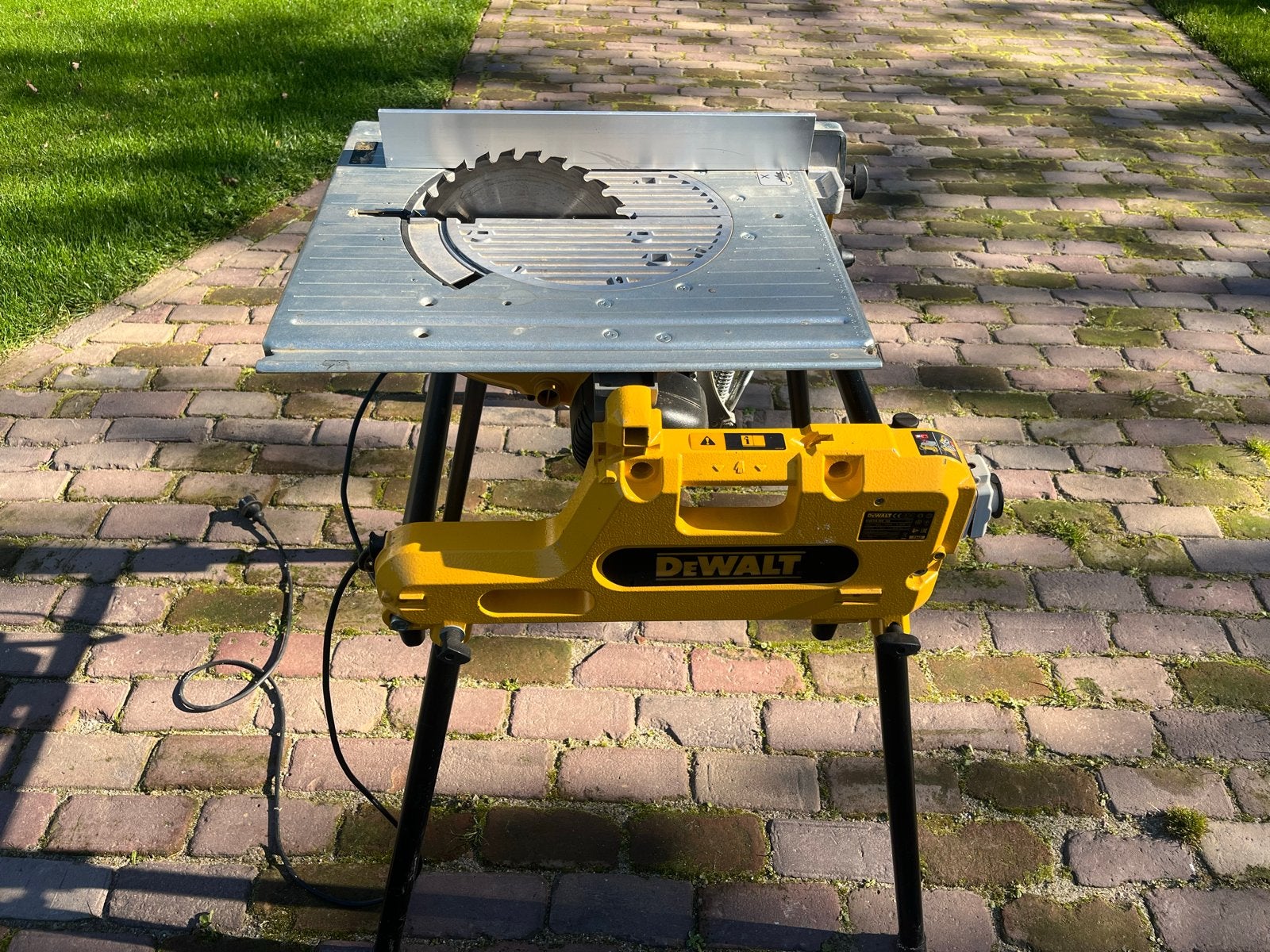 DeWalt DW743N Afkort- en Tafelzaag 2000W