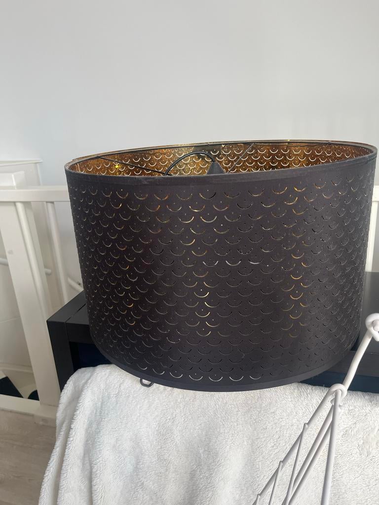 IKEA Plafondlamp Nymo - Zwart met gouden binnenkant, Ophalen, Zo goed als nieuw, Kunststof
