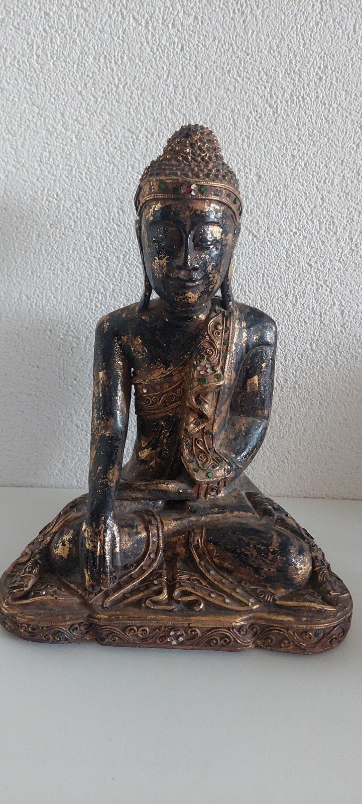 Oud Boeddha beeld - Zwart gouden accenten, Ophalen of Verzenden, Hout, Meerkleurig, Handgemaakt