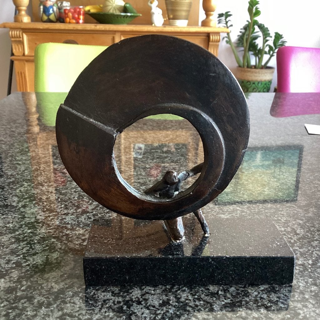 Bronzen beeld, circle of life, mensfiguur, vintage, Ophalen, Brons, 20 - 50 cm, Op sokkel