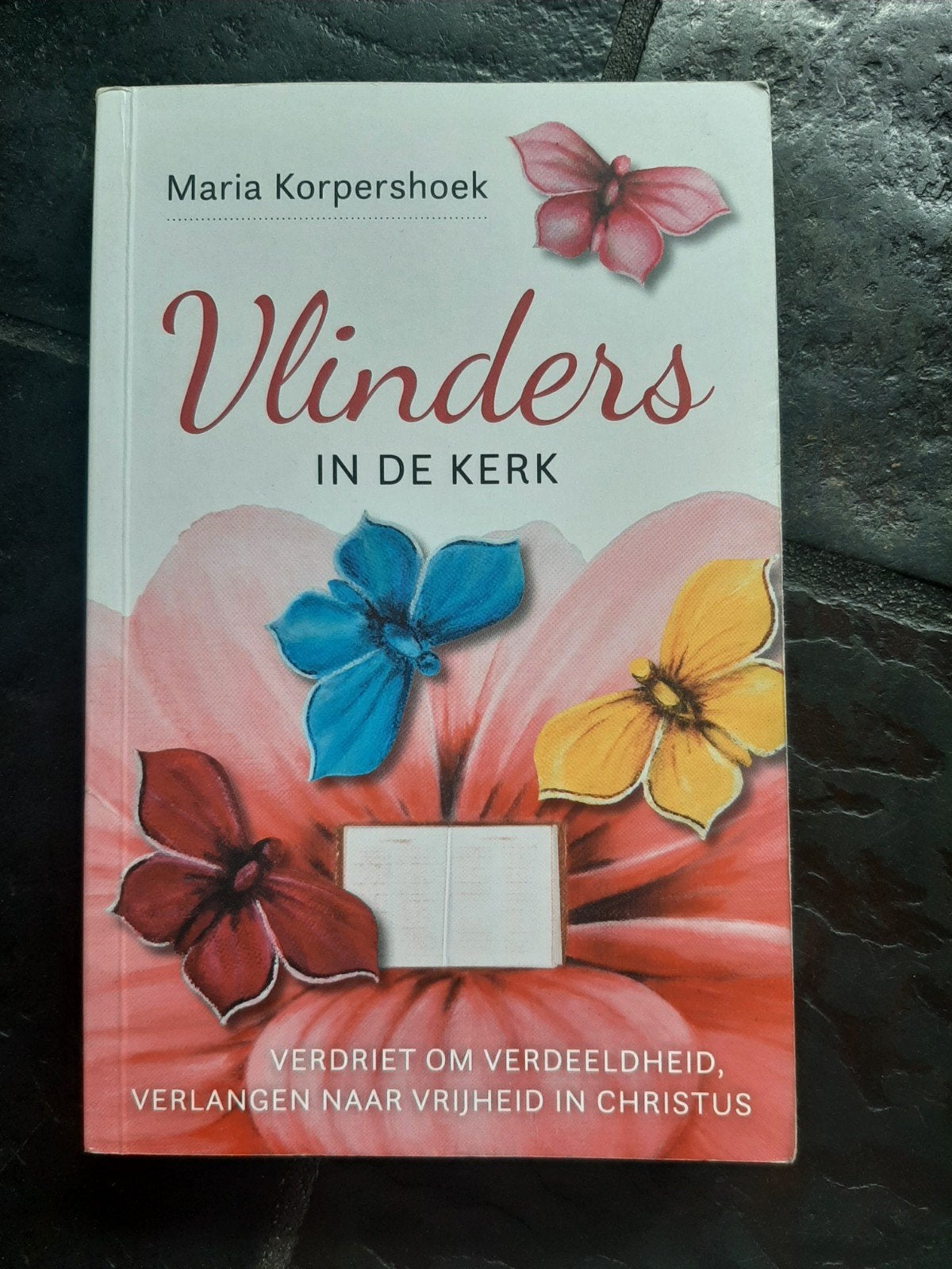 Vlinders in de Kerk - Maria Korpershoek, Ophalen of Verzenden, Zo goed als nieuw, Maria Korpershoek, Christendom | Katholiek