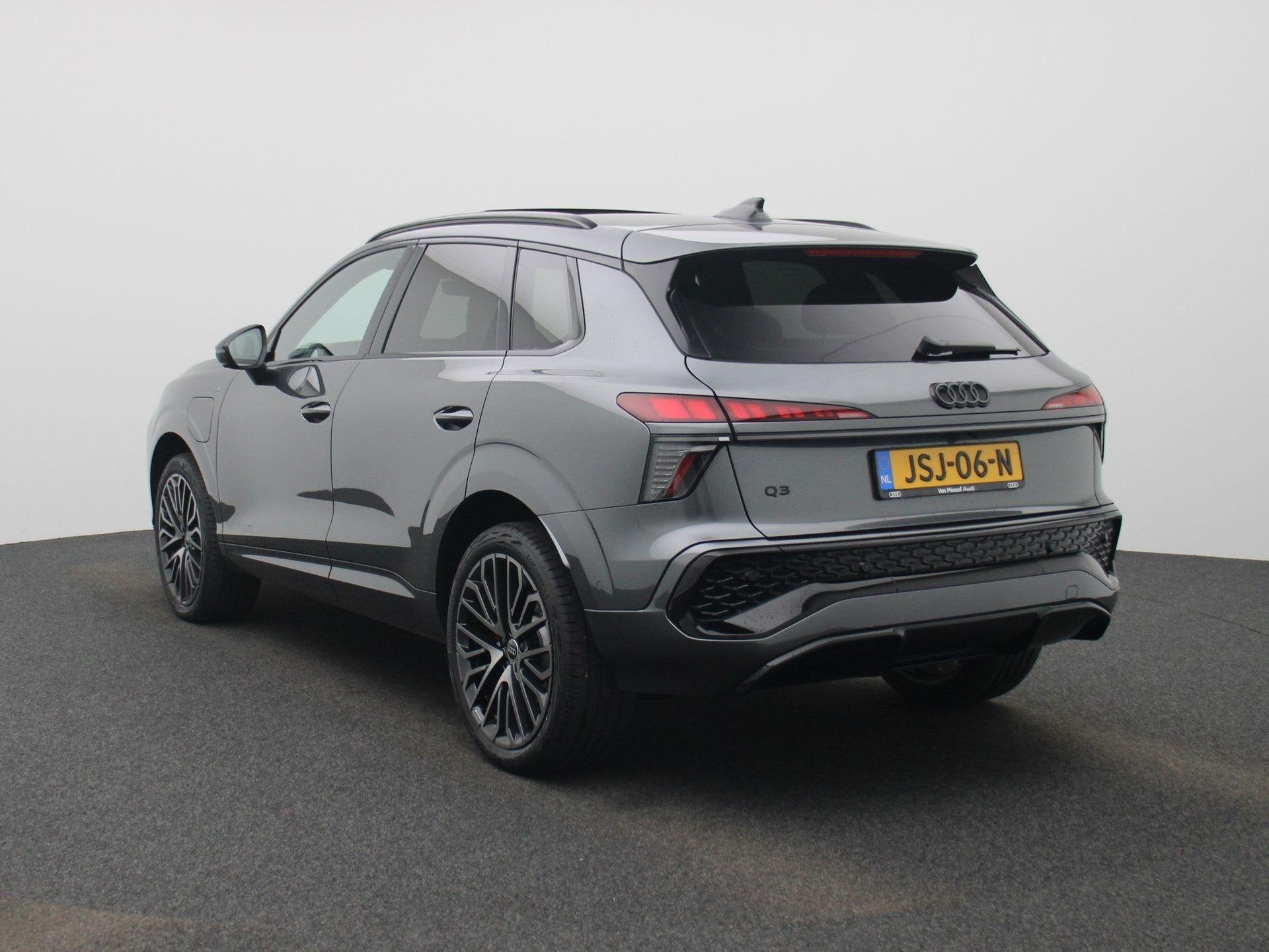 Audi Q3 1.5 e-hybrid S edition l Demo l Adaptive cruise cont, Auto's, Audi, 12 maanden, 1800 kg, 1498 cc, 150 min