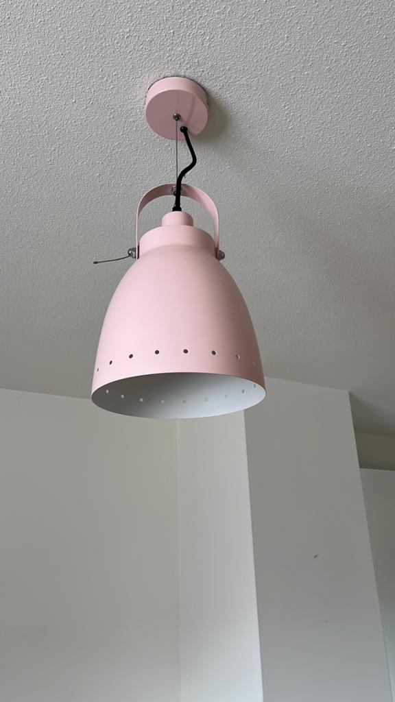 Hanglamp met geperforeerde rand - Done By Dear, Huis en Inrichting, Lampen | Hanglampen, Ophalen of Verzenden, Gebruikt, Metaal