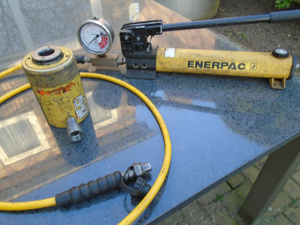 Werkplaatspers, pers, hydrauliek pomp en cilinder. Enerpac, Ophalen, Gebruikt