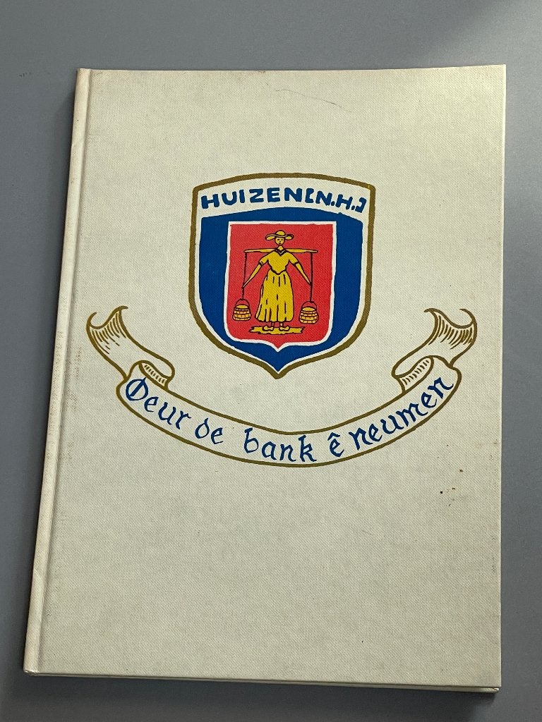 Deur de bank ê neumen over Huizen NH uit 1984, Boeken, Ophalen of Verzenden, 20e eeuw of later, Zo goed als nieuw