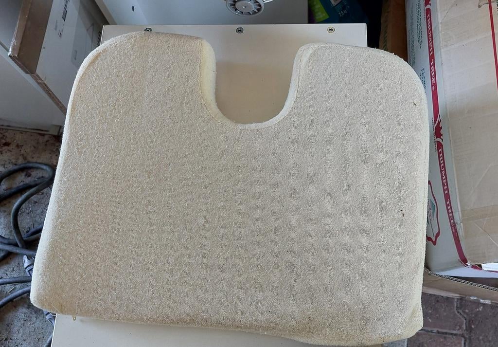 GRATIS: memory foam zitkussen, Huis en Inrichting, Stoelen, Ophalen, Gebruikt, Wit, Eén