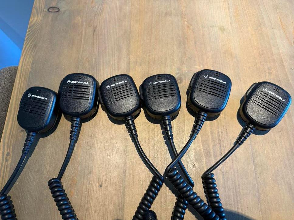 Motorola HMN9052C spreeksleutel, Telecommunicatie, Portofoons en Walkie-talkies, Ophalen, Gebruikt, 15 km of meer, Met broekklem