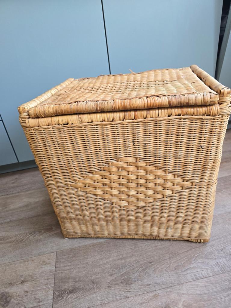 Grote rieten mand met deksel (55x43x53 cm), Huis en Inrichting, Ophalen of Verzenden