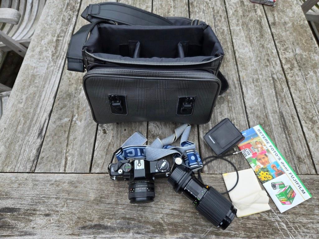 Praktica B100 met zoomlens Metz mecablitz zelfontspanner etc, Ophalen, Gebruikt, Spiegelreflex, Overige Merken