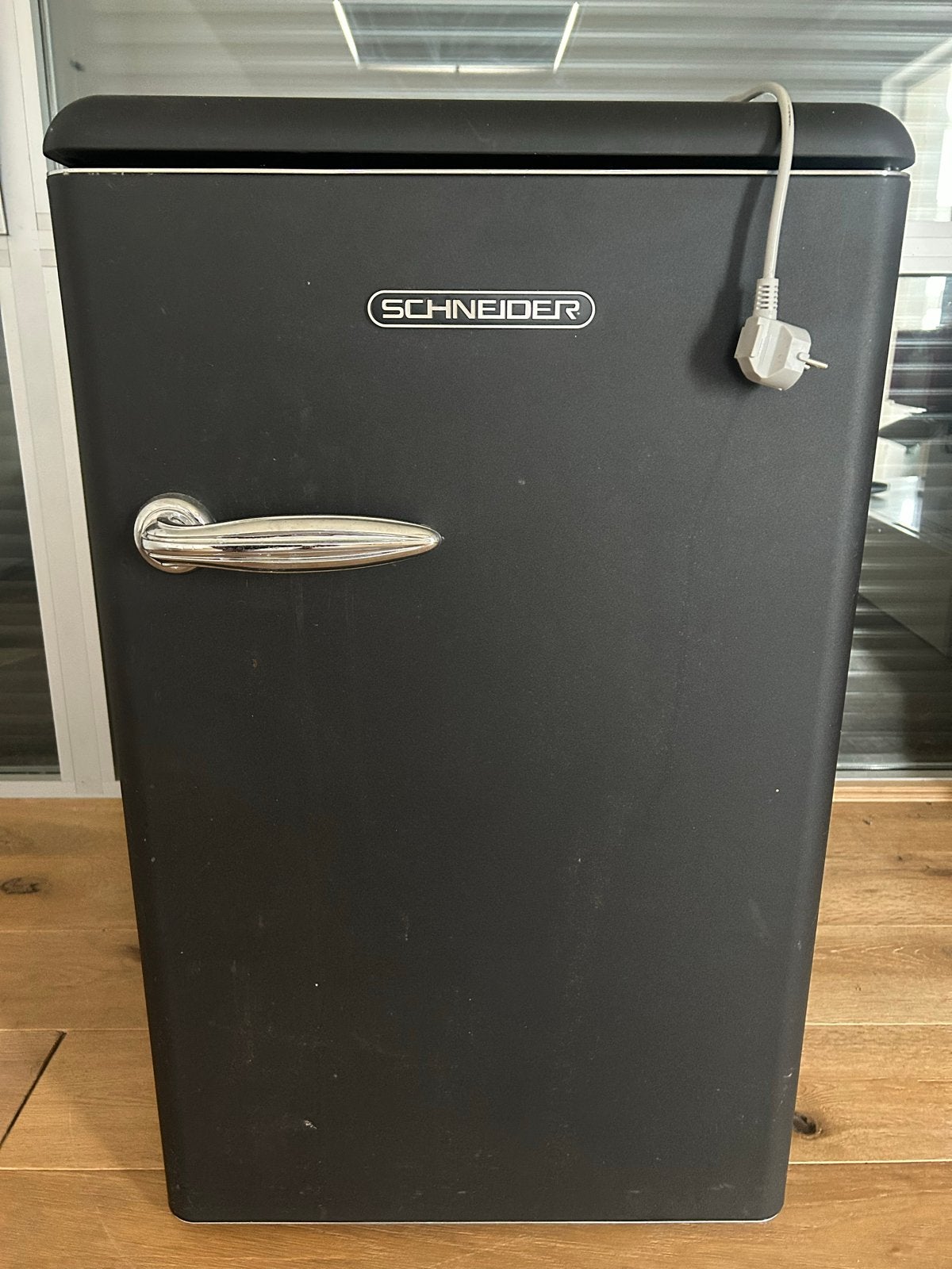 Schneider Mini Koelkast Zwart - Compact en Stijlvol, Witgoed en Apparatuur, Ophalen, Met vriesvak, Minder dan 45 cm, Minder dan 85 cm