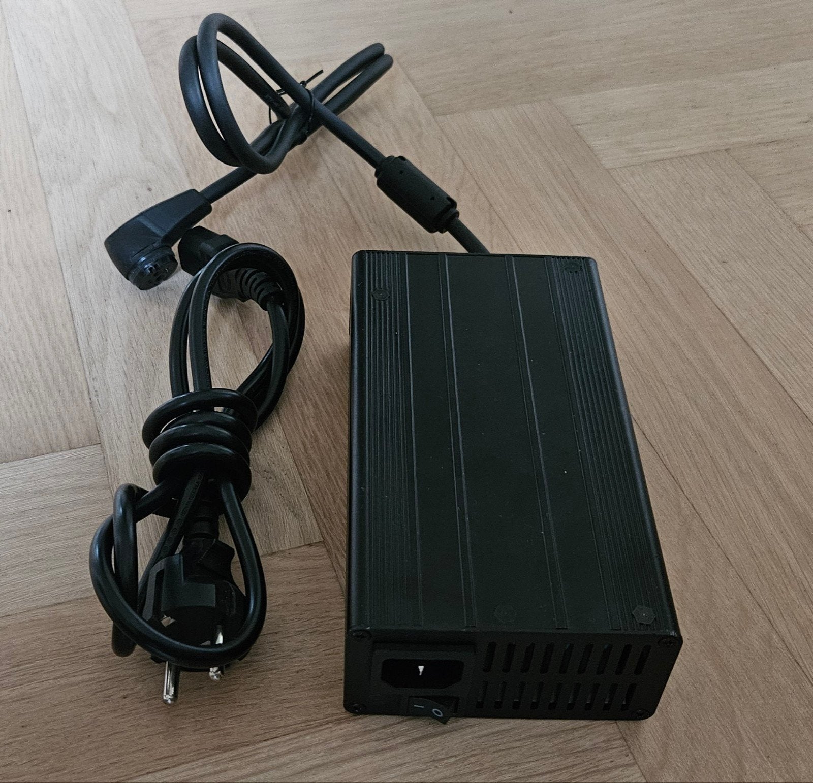 BMZ e-bike acculader voor 36V Li-ion accu, Elektrische fiets, Gebruikt, Ophalen of Verzenden, Motor