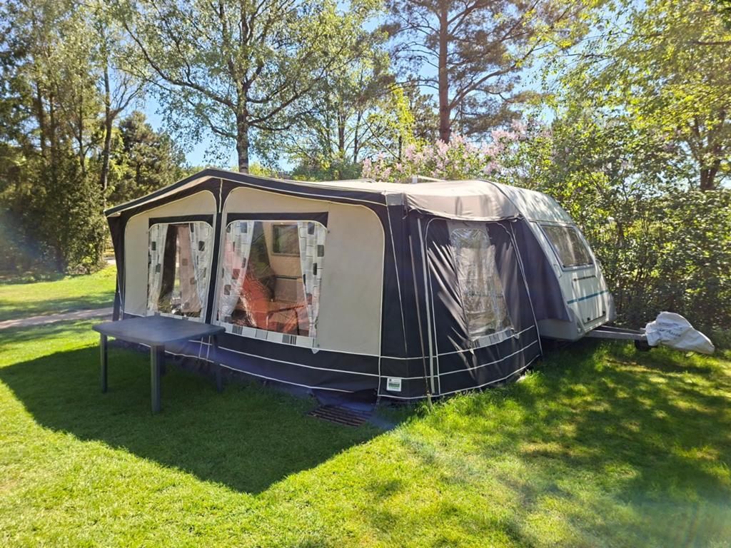 Nette caravan Eifelland Sunshine, Caravans en Kamperen, Caravans, Uitbouw voortent, Rondzit, 750 - 1000 kg, 6 tot 7 meter