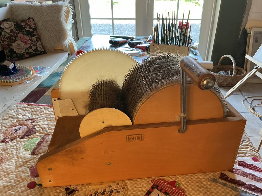 Kaardmolen te huur, Hobby en Vrije tijd, Spinnewielen en Spinnen, Ophalen of Verzenden, Spinwol