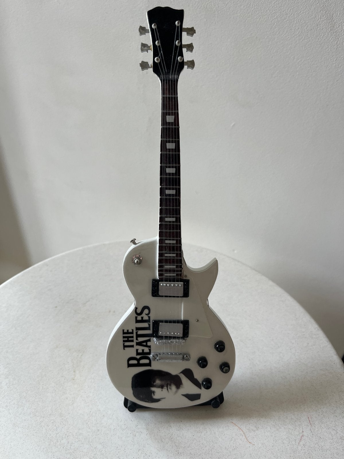 Miniatuur Beatles Gitaar - Decoratief Muziekitem, Ophalen, Nieuw