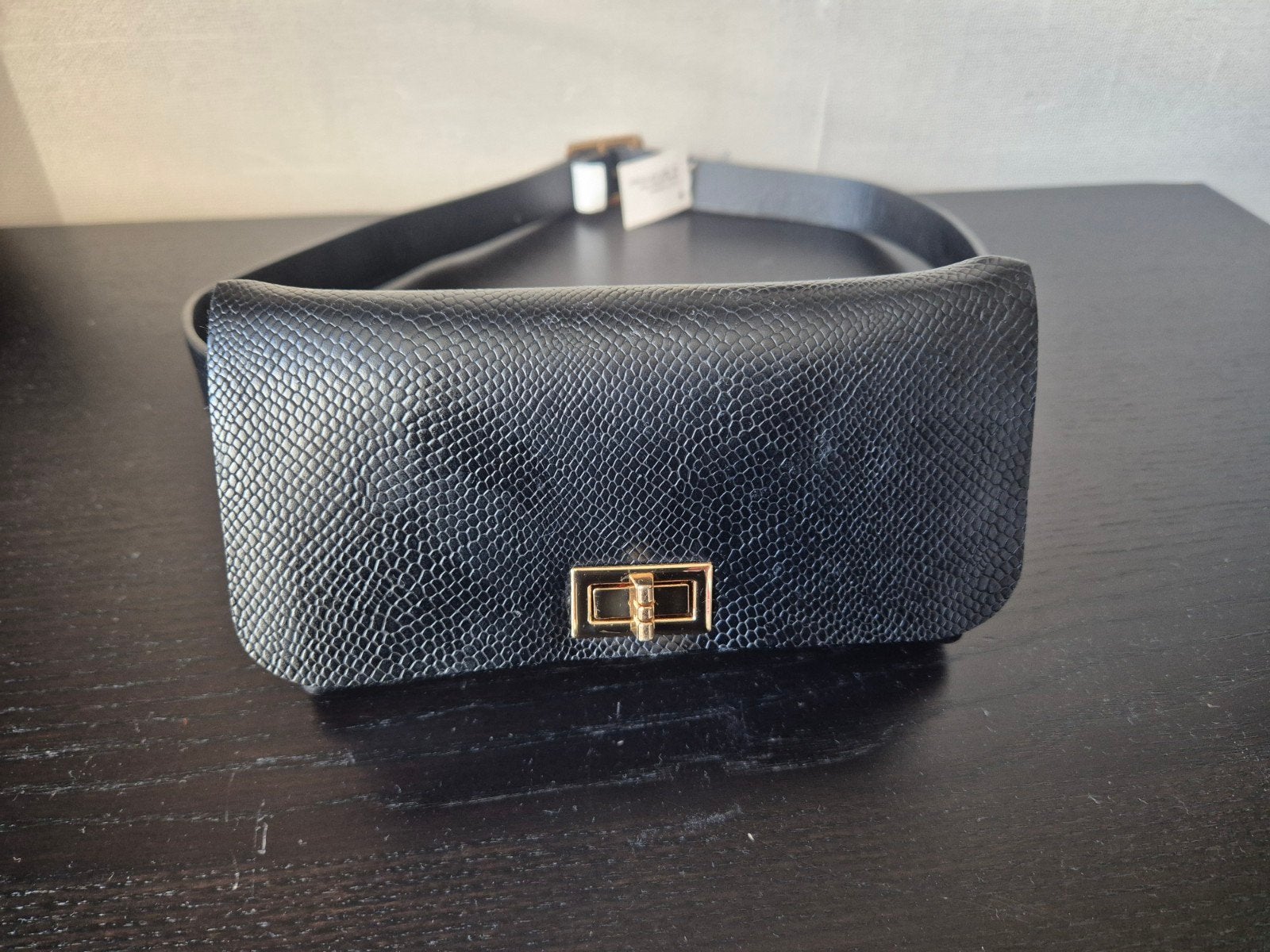 Nieuw zwart heuptasje met riem, Ophalen of Verzenden, Nieuw, Zwart, Overige typen