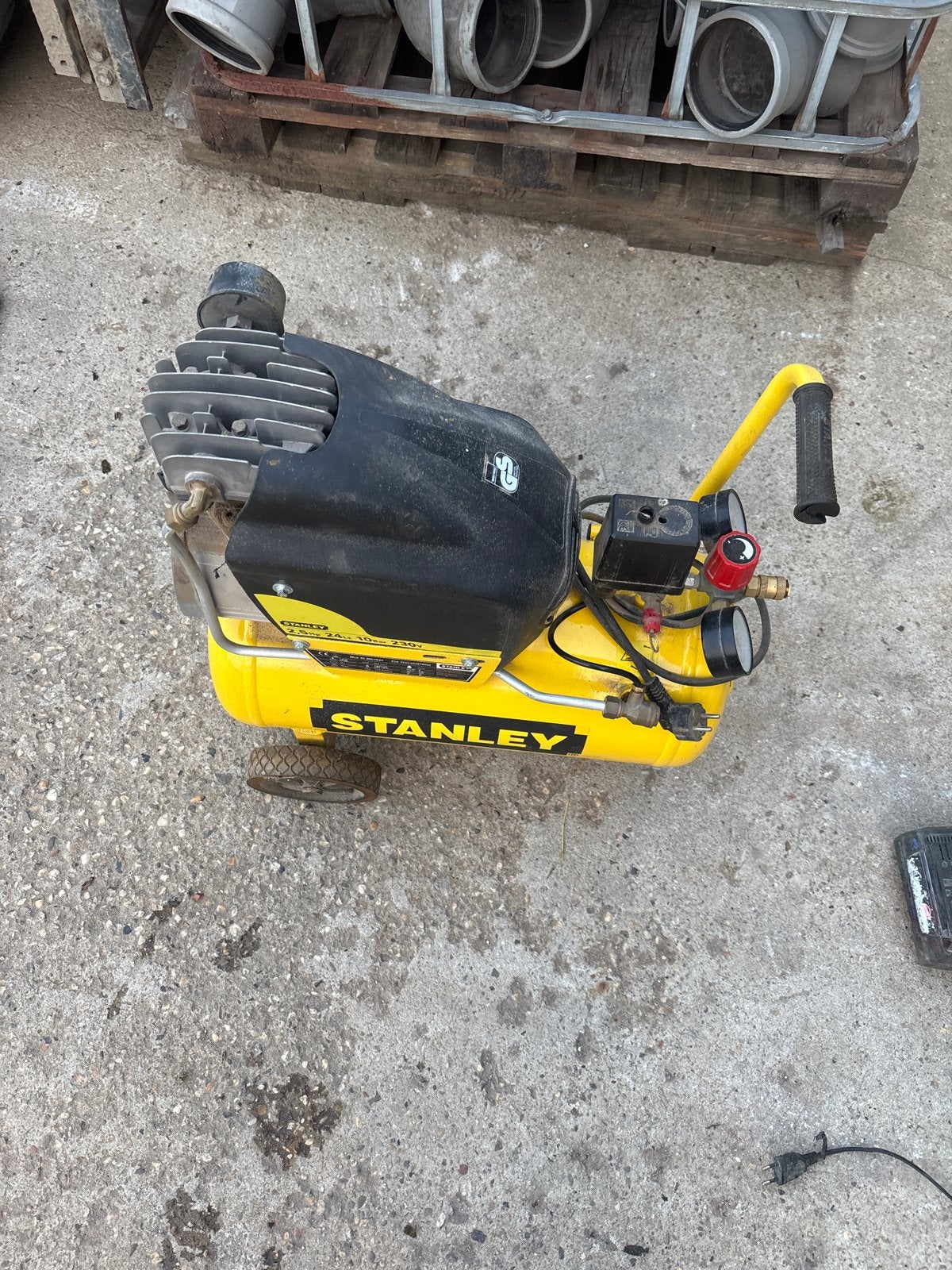 Stanley Luchtcompressor, Ophalen, Gebruikt, 10 bar of meer, 25 tot 100 liter