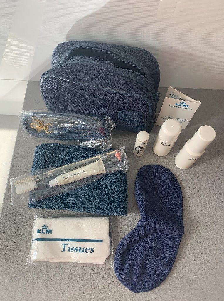 Vintage KLM business class toilettasje blauw compleet, Ophalen of Verzenden, Zo goed als nieuw, Overige typen