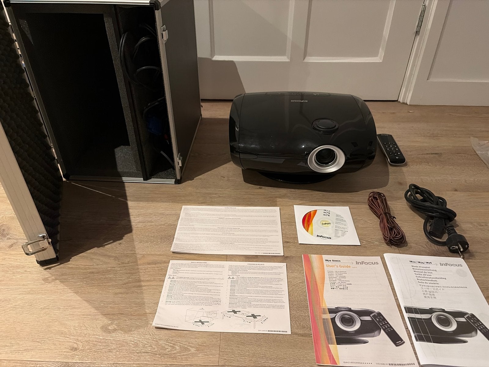 InFocus IN70 Projector met afstandsbediening en koffer, Ophalen, HD (720), Zo goed als nieuw, DLP