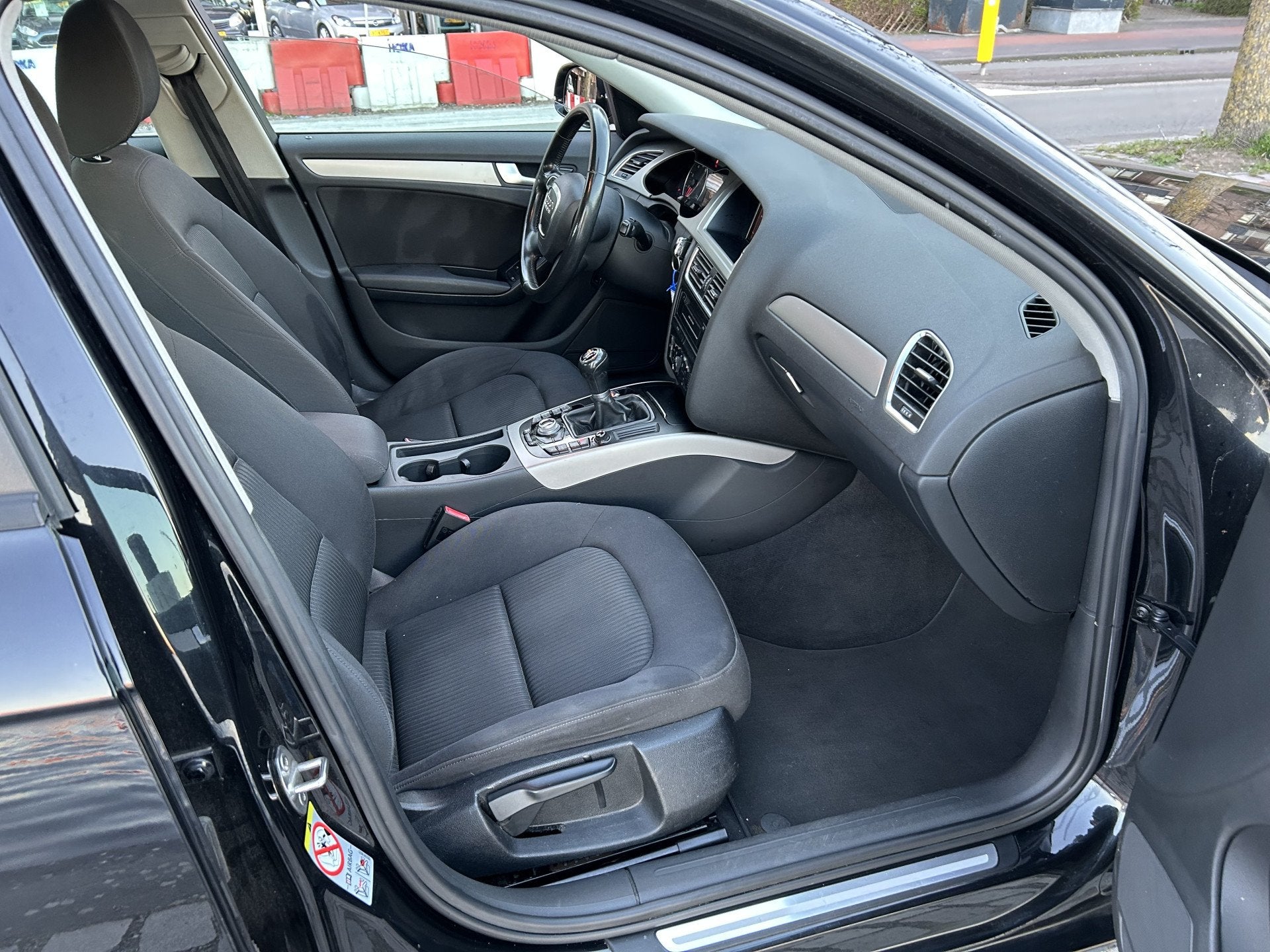 Audi A4 Limousine 1.8 TFSI Pro Line Business Airco/ECC Navi, Auto's, Euro 5, Stof, Gebruikt, Zwart