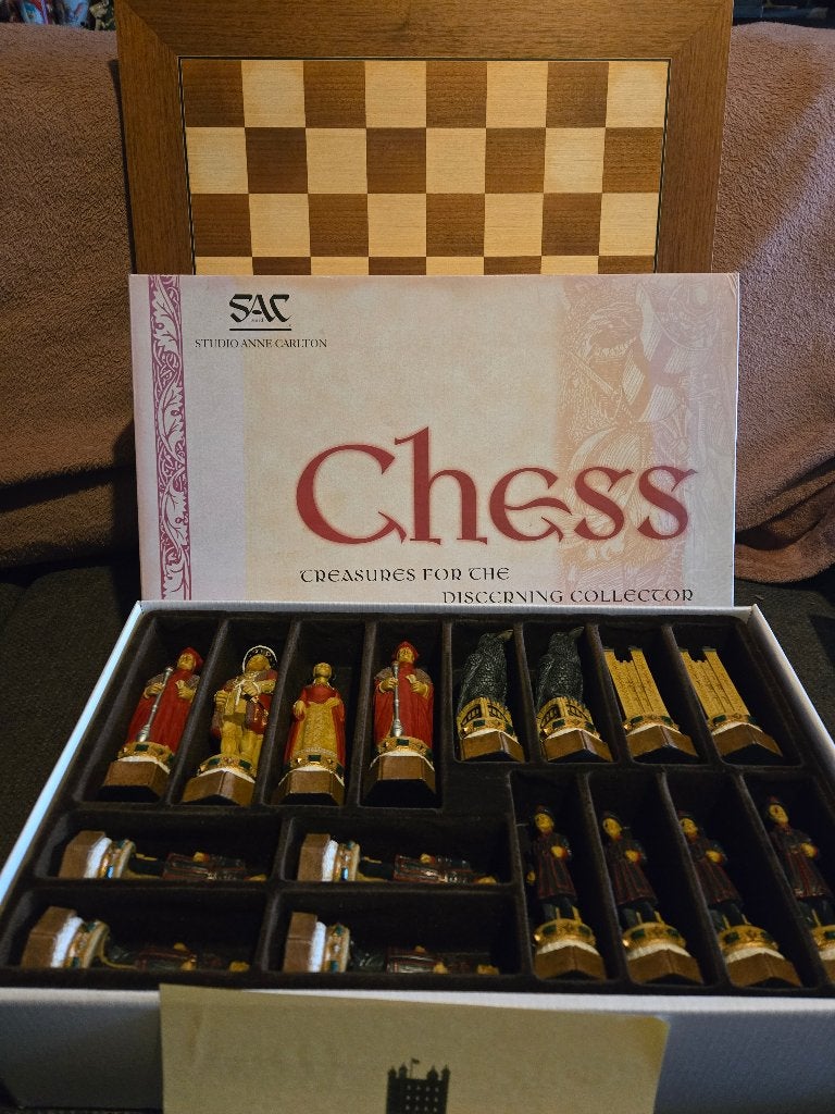 Studio Anne Carlton – The White Tower Chess Set – Compleet, Een of twee spelers, Ophalen of Verzenden, Nieuw, Studio anne carlton