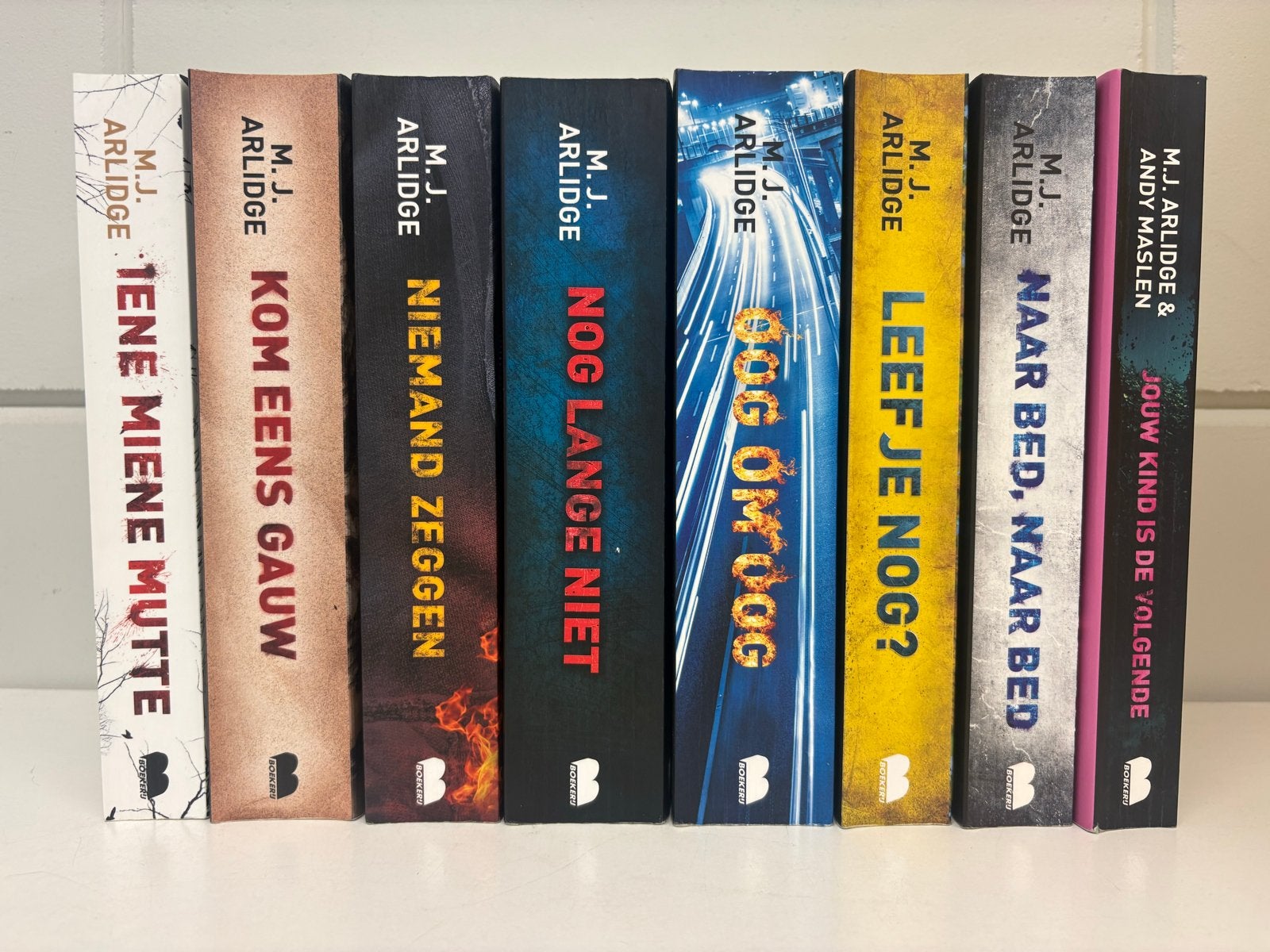 M.J. Arlidge thrillers - complete serie (8 boeken), Boeken, Thrillers, Ophalen of Verzenden, Zo goed als nieuw, Europa overig