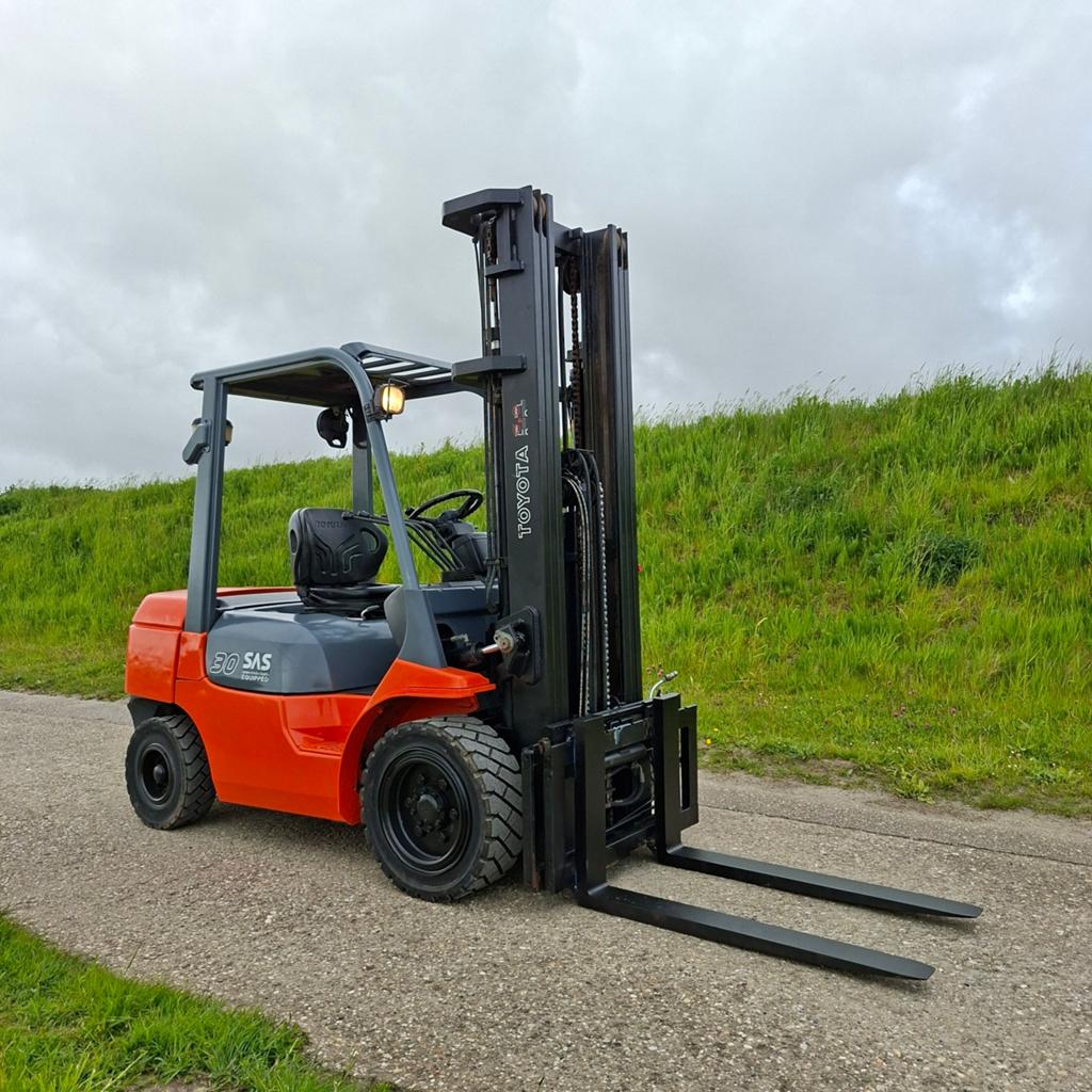 Te koop zeer nette heftruck Toyota 3 ton diesel triplomast, 3000 tot 4000 kg, Diesel, Heftruck, Ophalen of Verzenden