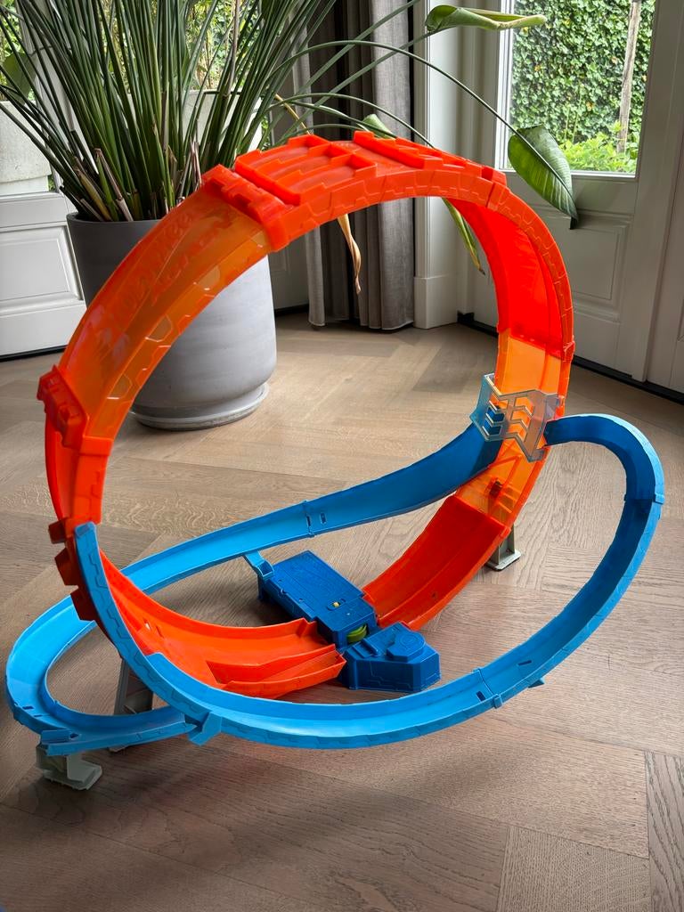Hot Wheels Racebaan met Looping - Zo goed als nieuw, Kinderen en Baby's, Speelgoed | Racebanen, Racebaan, Ophalen of Verzenden