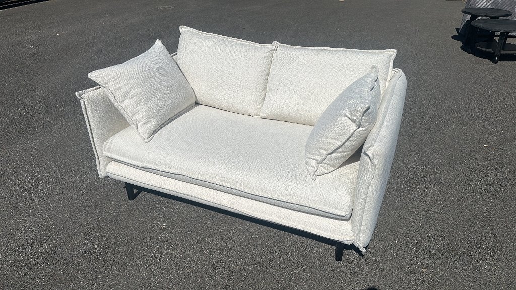!!SHOWROOMDEAL!! Nieuwe Witte Twee Zitter incl sierkussens, Modern en strak, klassiek, industrieel, 150 tot 200 cm, 75 tot 100 cm