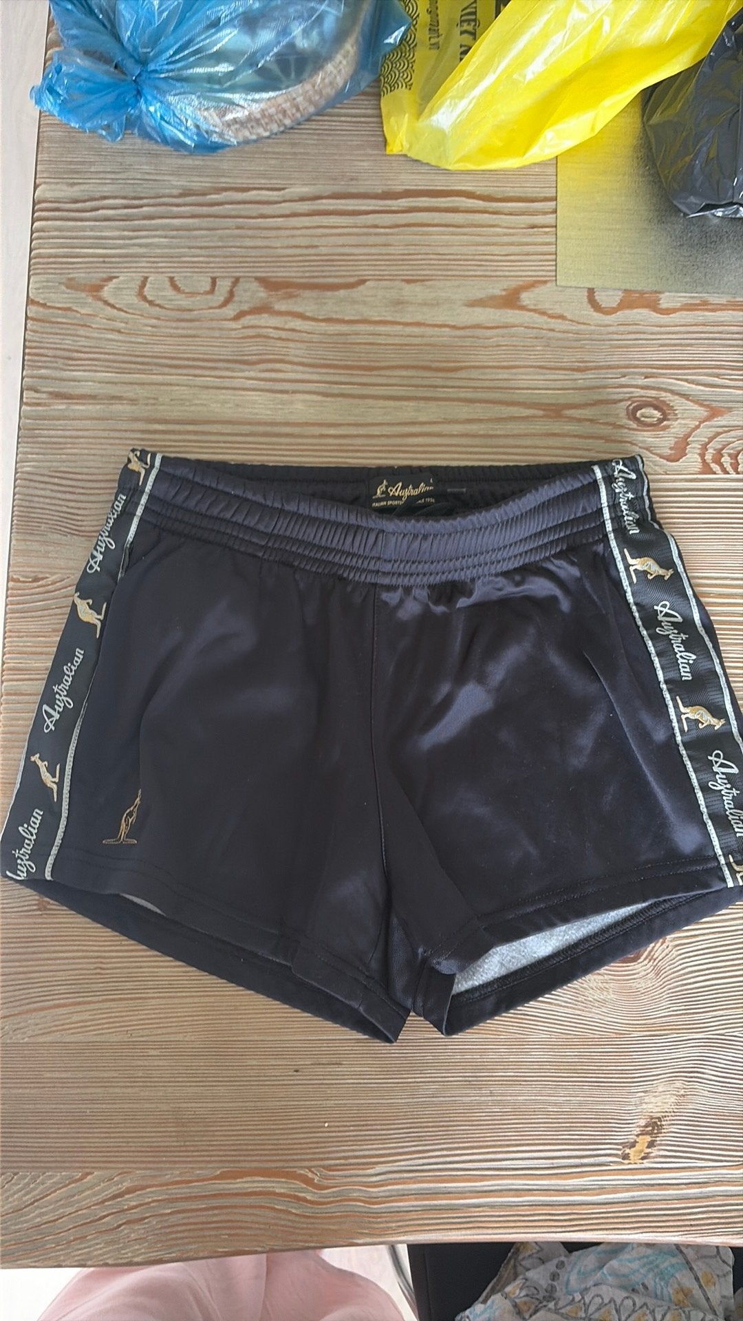 Australian dames short met zwarte bies, Verzenden, Zo goed als nieuw, Zwart