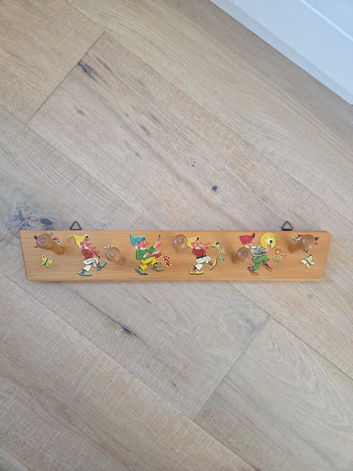 Vintage Kinderkapstok Hout met Kabouters., Gebruikt, Ophalen of Verzenden, Minder dan 100 cm, Kinderkapstok