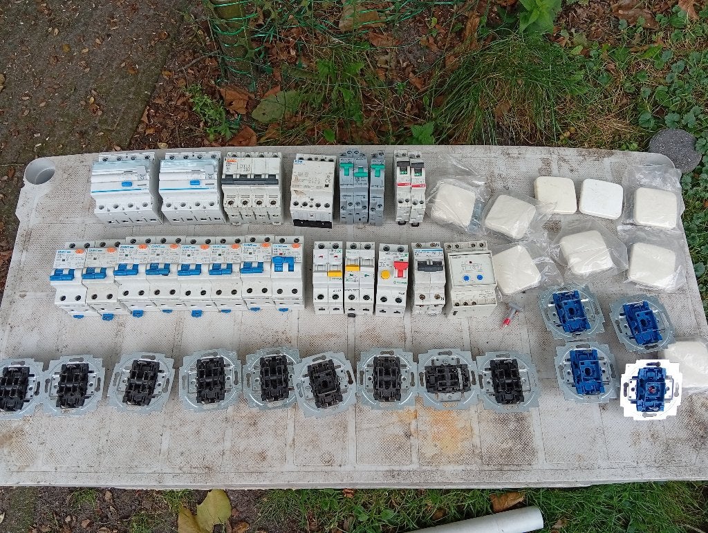 Grote partij elektromateriaal (Mix van NIEUW & GEBRUIKT), Ophalen of Verzenden, Zo goed als nieuw, Overige merken, Overige typen