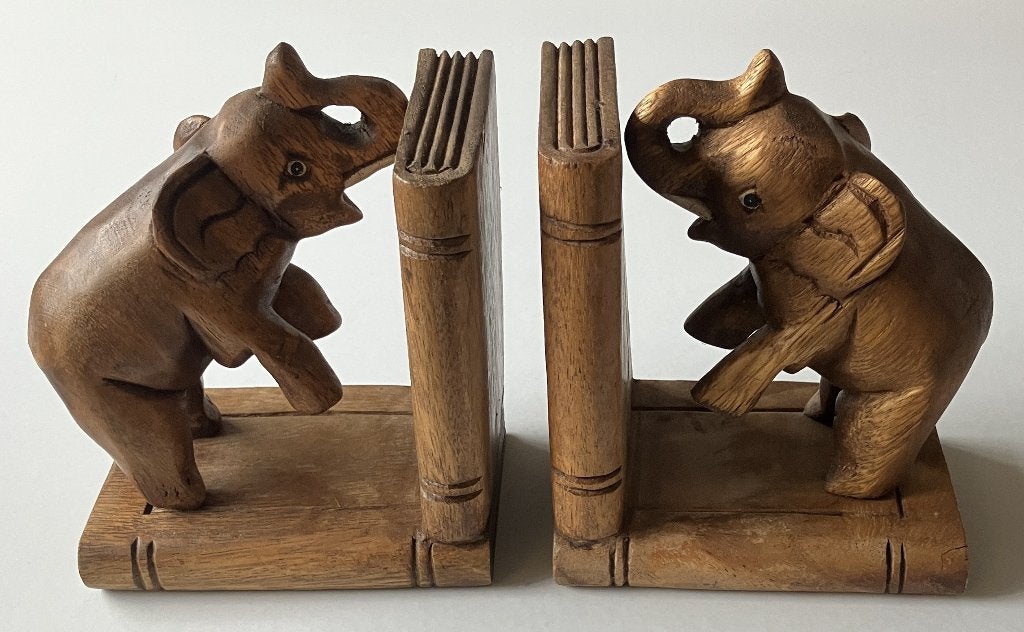 2 houten boekensteunen met olifant {5430}, Ophalen of Verzenden, Gebruikt, Hout