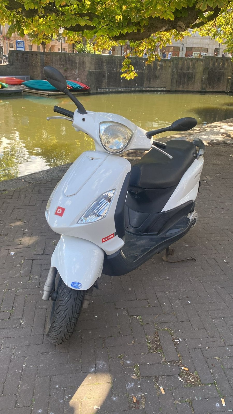 Derbi boulevard / piaggio fly snor scooter, Fietsen en Brommers, Ophalen, Piaggio, Zo goed als nieuw, Benzine