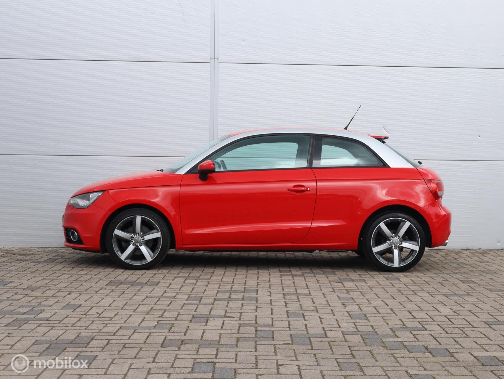 Audi A1 1.4 TFSI Automaat Clima Xenon Cruise Keyless Navi, Auto's, Euro 5, Stof, Zwart, 4 cilinders