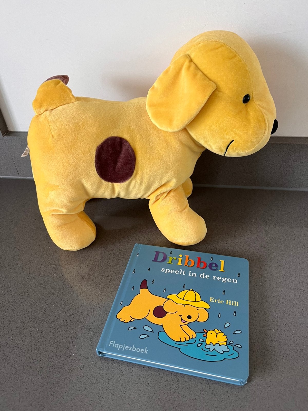 Dribbel knuffel met Dribbel boek - prachtige set! Zga nieuw, Ophalen of Verzenden, Zo goed als nieuw