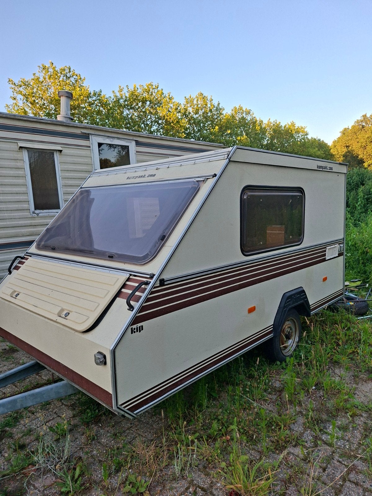 Compacte Kip Kompakt 300 caravan - Ideaal voor 2 personen, Caravans en Kamperen, Caravans, Standaardzit, Kip, Tot en met 2, Particulier