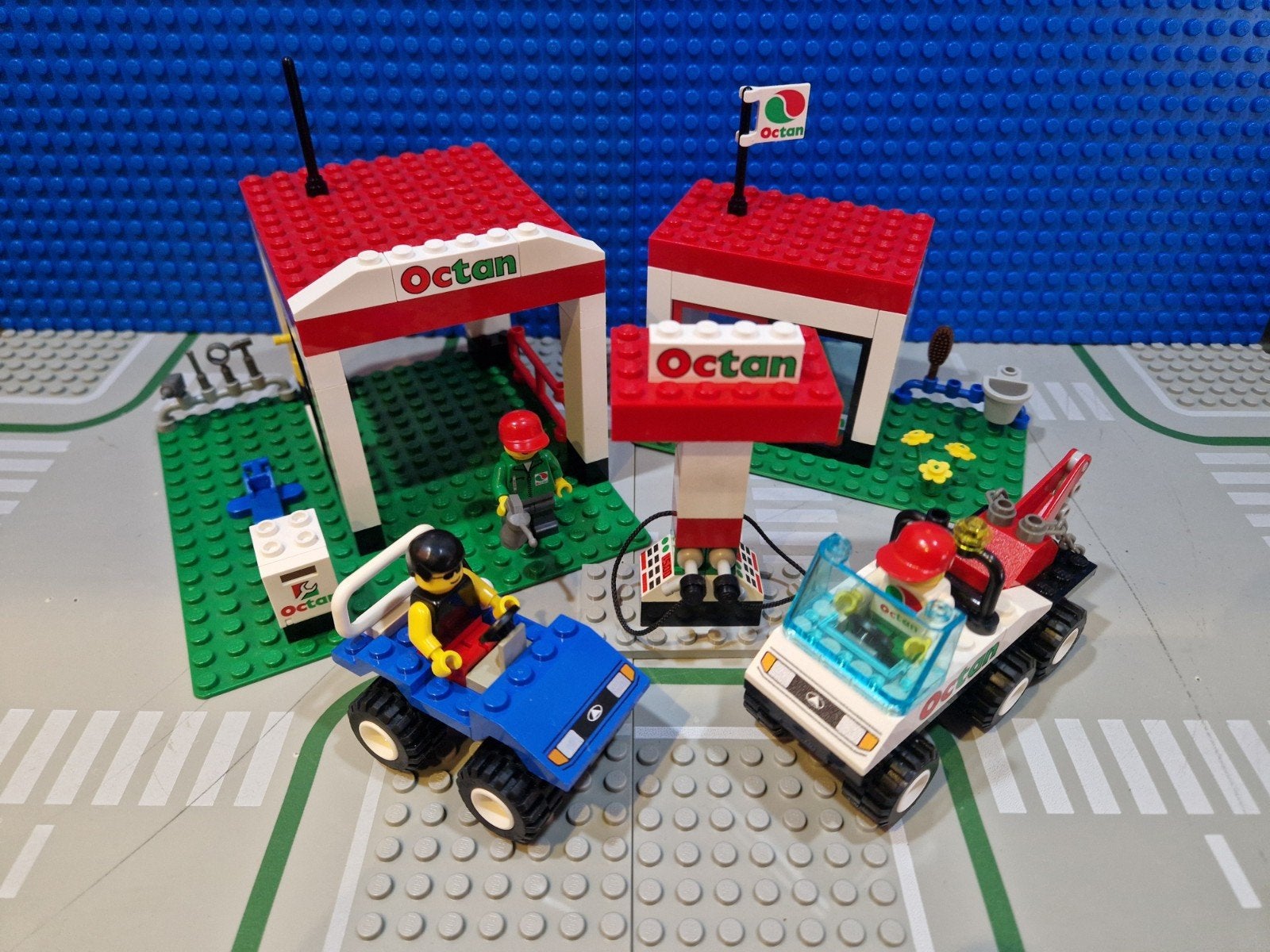 LEGO - set 6548 "Octan Gas Station"., Lego, Zo goed als nieuw, Complete set, Inclusief minifiguren