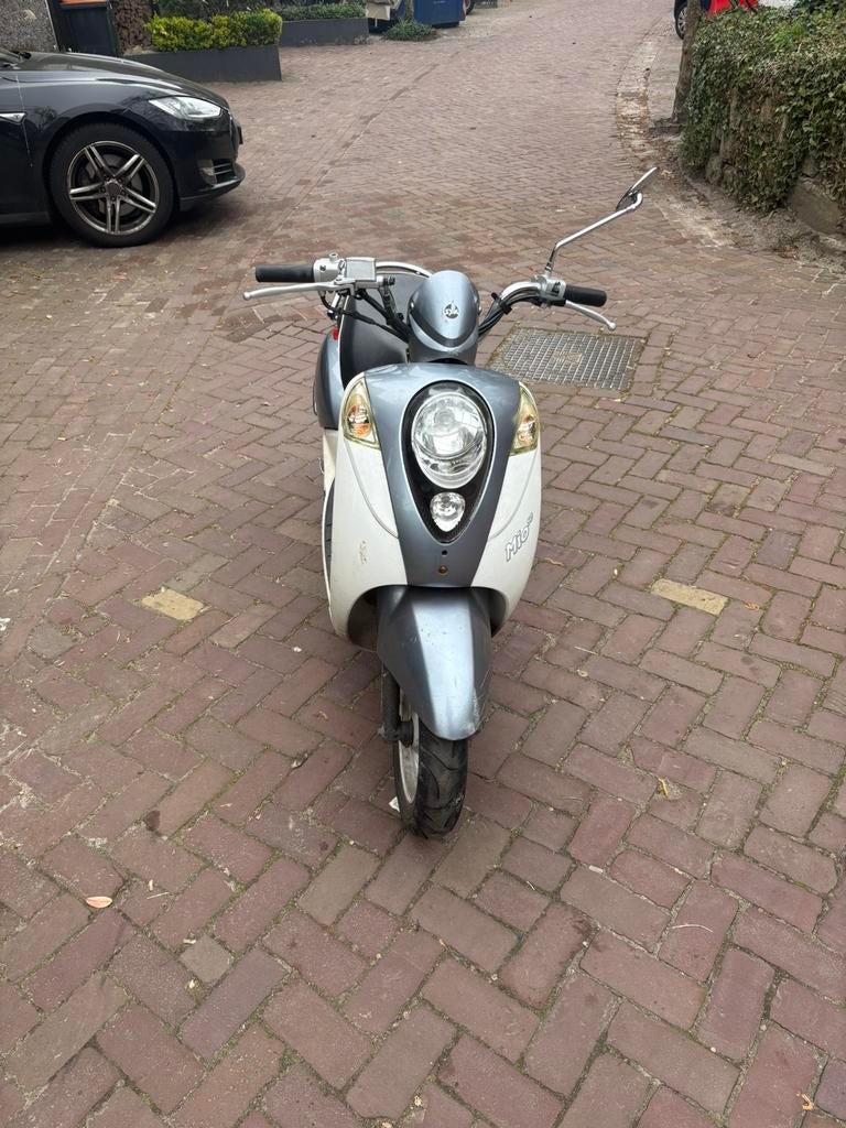 Sym mio 50, Fietsen en Brommers, Scooters | SYM, Ophalen of Verzenden, Zo goed als nieuw, Benzine, Overige modellen