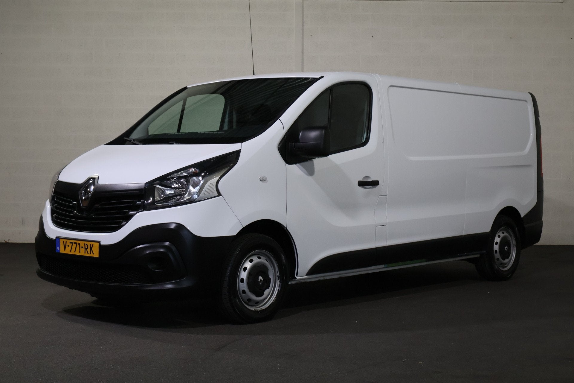 Renault Trafic 1.6 dCi 120pk L2 H1 Airco Trekhaak (bj 2018), Auto's, Voorwielaandrijving, Gebruikt, Euro 6, 4 cilinders