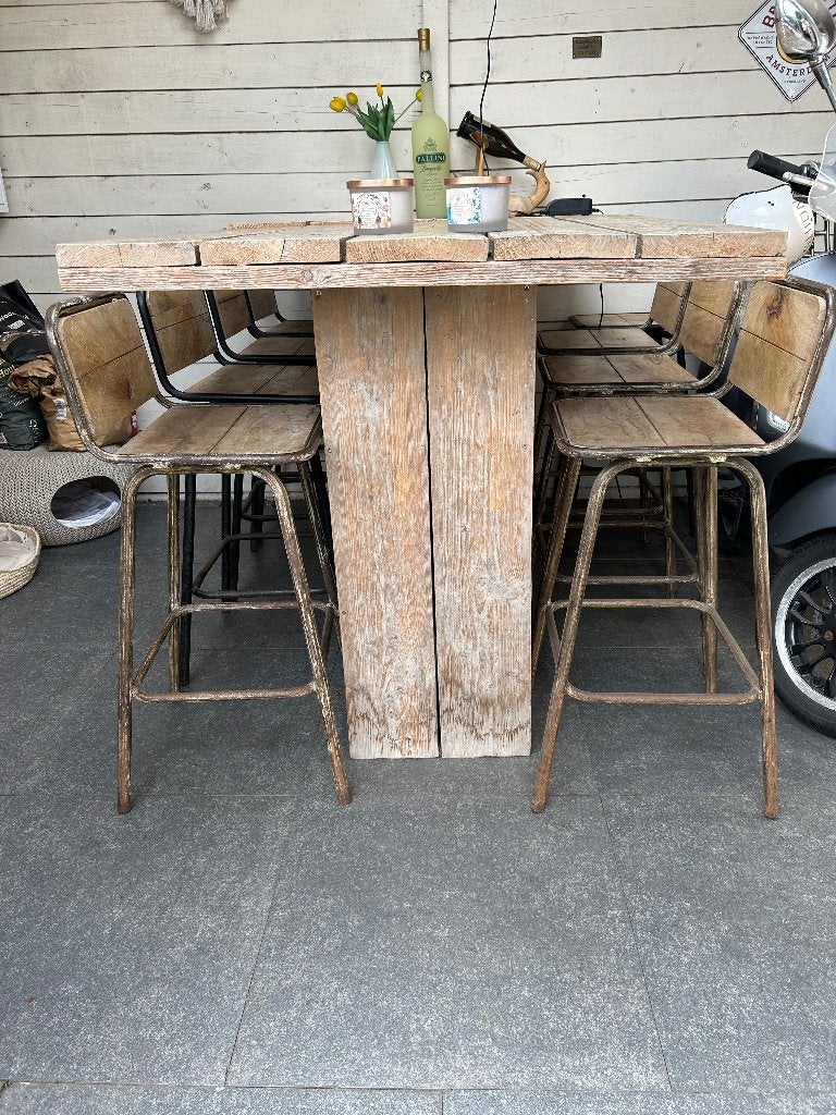 Twee hoge bar tafels met 8 hoge krukken, Ophalen, Gebruikt