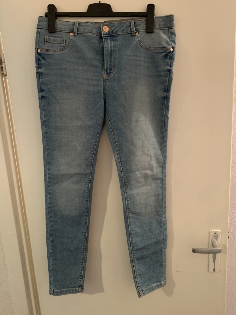 Blauwe spijkerbroek van FB Sister. Maat XS, Kleding | Dames, Blauw, Ophalen of Verzenden, Zo goed als nieuw, W27 (confectie 34) of kleiner