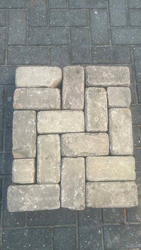Te koop: 40 m² oud gebakken keiformaat klinkers, Tuin en Terras, Tegels en Klinkers, Ophalen, Gebruikt, Klinkers, Natuursteen