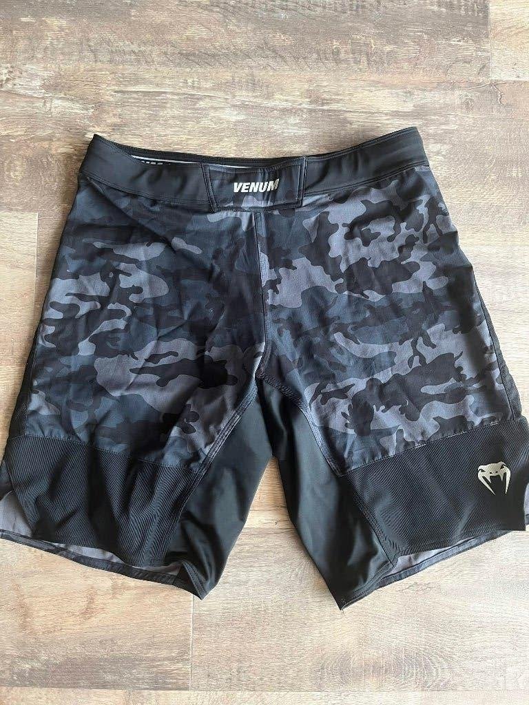 Venum MMA shorts Camo Black/Grey maat L, Sport en Fitness, Gebruikt, Overige, Maat L, Ophalen of Verzenden