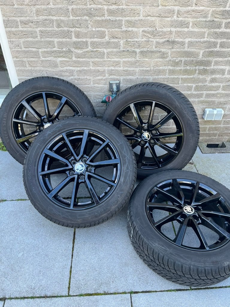 Vredestein winterbanden  op ANZIO zwarte LM velg, Ophalen, Banden en Velgen, 17 inch, Winterbanden