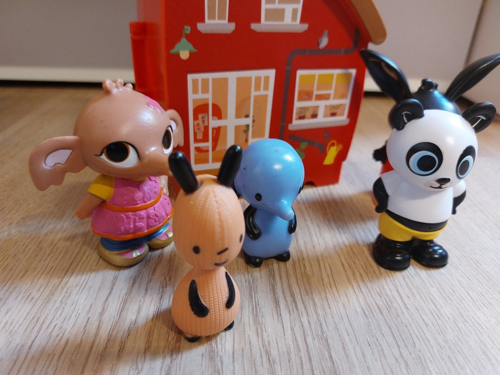 Bing bunny huisje met poppetjes, Ophalen of Verzenden
