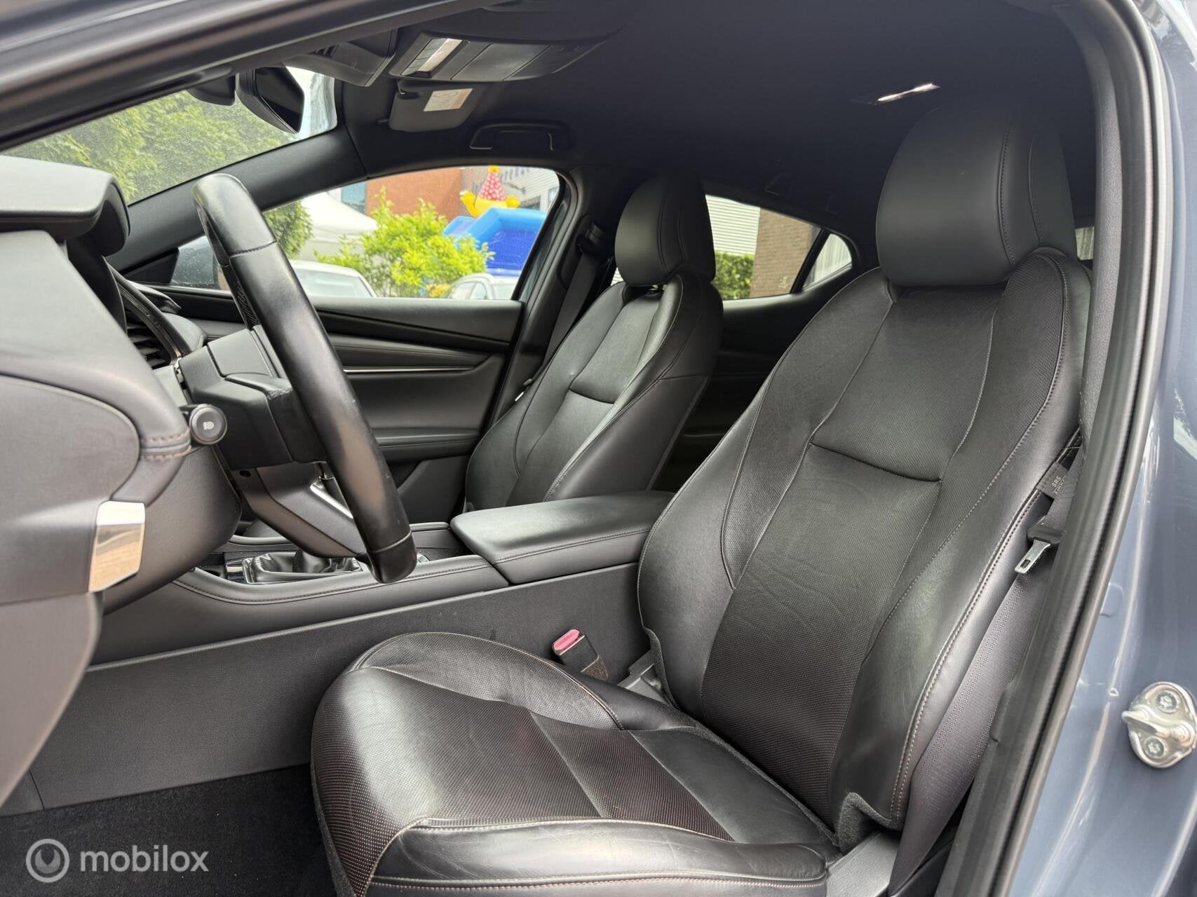 Mazda 3 2.0 e-SkyActiv-G M Hybrid 122 Luxury Leer Bose Navi, Auto's, Voorwielaandrijving, 1998 cc, Zwart, 4 cilinders