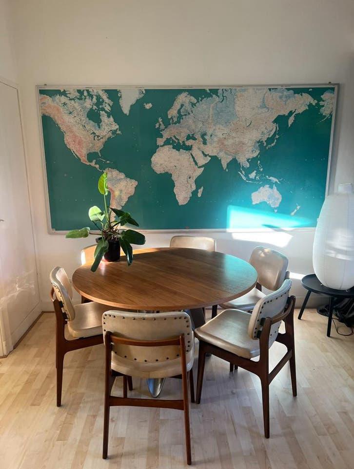 Grote Wereldkaart met metalen lijst - 270 x 135 cm vintage, Huis en Inrichting, Ophalen, Metaal, 135 cm, Gebruikt