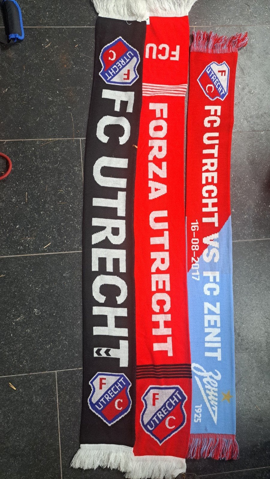 3 originele FC Utrecht sjaals - Collectors item, Ophalen of Verzenden, Gebruikt
