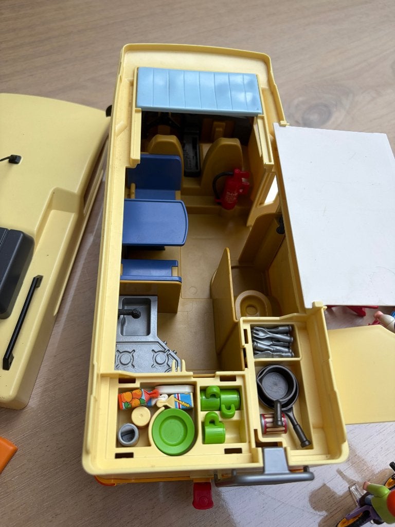 Foto 9 van PLAYMOBIL 3647 – Kampeerwagen