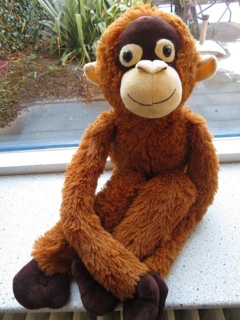 Orang Oetan aap merk Cuddle Crew meet ca 70 cm totaal, Ophalen of Verzenden, Zo goed als nieuw, Wasbaar, Middelgroot (20 tot 80 cm)